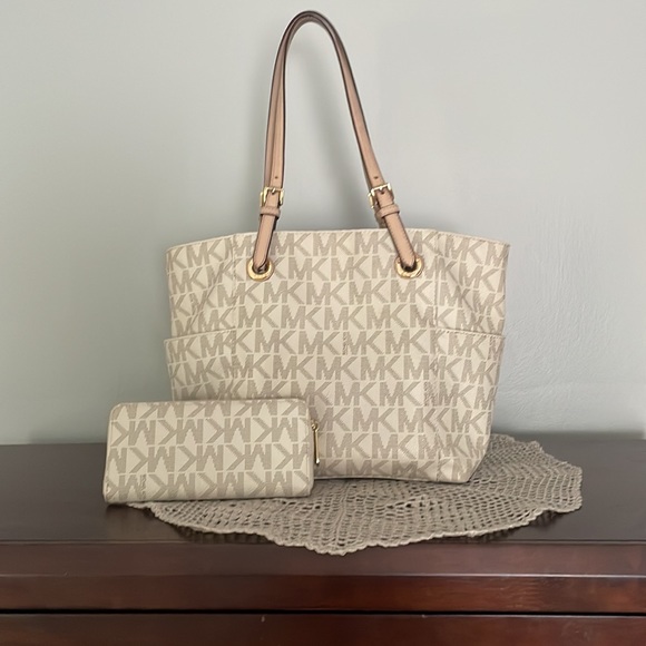 Michael Kors Logo print signature tote Vanilla Color - Picture 2 of 5